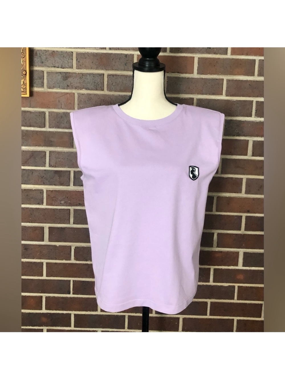 🎉 SALE 🎉 NWT VHNY Muscle Tee in Lavender size Medium